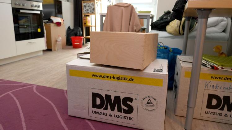 In Deutschland ziehen die Menschen im Schnitt im Alter von 24 Jahren aus dem Elternhaus aus. Foto: Carmen Jaspersen/dpa