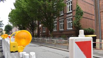 Baustelle Fehrs-Schule: Bis zu einer Lösung wird es noch dauern.