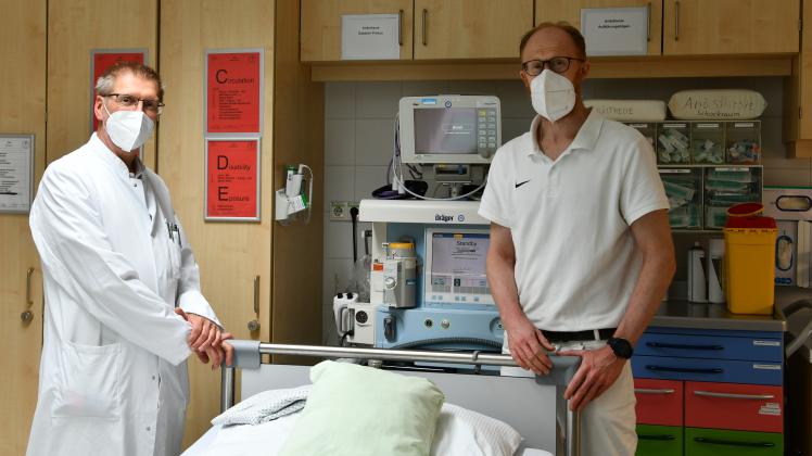 Chefarzt Dr. Holger Bode und der leitende Oberarzt Sven Meyer kümmern sich mit ihrem Team im Traumazentrum um schwerverletzte Patienten.
