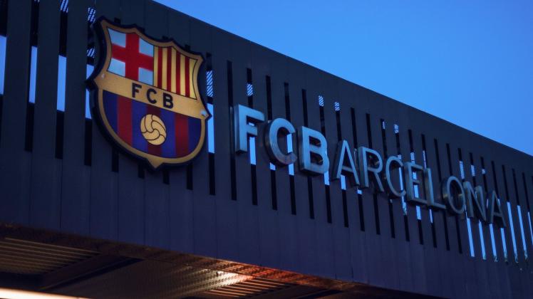 ARCHIV - Der FC Barcelona hat mit dem Verkauf von Clubvermögen weitere 100 Millionen Euro eingenommen. Foto: Matthias Oesterle/dpa