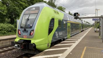 Ein Zug der RE-Linie 7 in Elmshorn: Wegen Bauarbeiten gibt es Mitte August Zugausfälle auf der Linien zwischen Hamburg, Elmshorn und Neumünster.