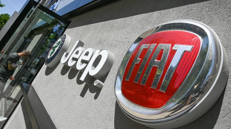 ARCHIV - Der Autobauer Fiat Chrysler zahlt 300 Millionen Dollar wegen Abgas-Betrugs in USA. Foto: Arne Dedert/dpa
