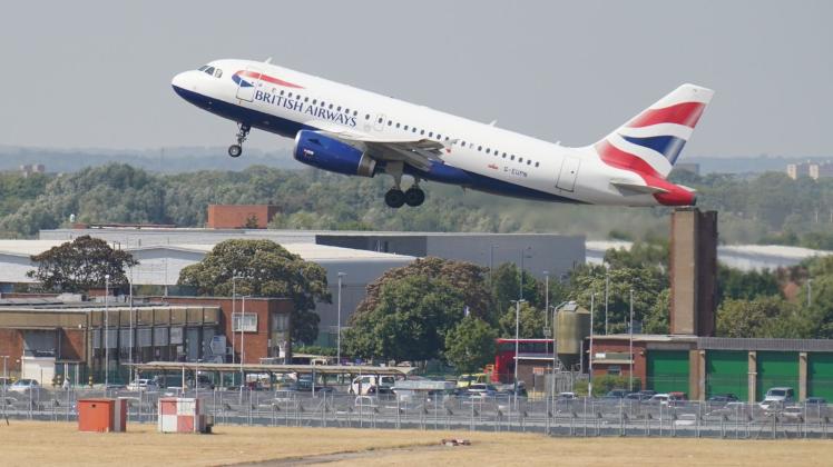 ARCHIV - British Airways verkauft vorerst keine Tickets für Kurzstreckenflüge am Flughafen London-Heathrow mehr. Foto: Jonathan Brady/PA Wire/dpa