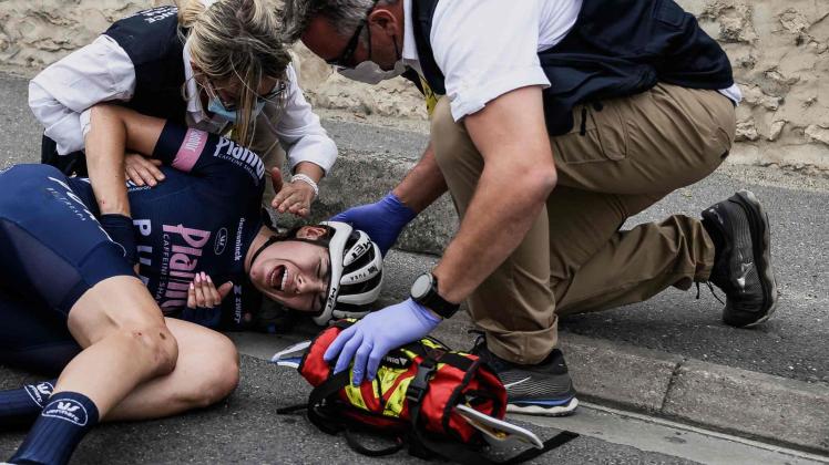 ARCHIV - Verletzte sich bei ihrem Sturz schwerer als ursprünglich angenommen: Laura Süßemilch. Foto: Jeff Pachoud/AFP/dpa