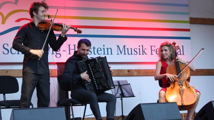 Spielten in Schenefeld beim SHMF (v.l.): Matthias Well, Vladislav Cojocaru und Maria Well.