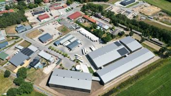 Wachstum prägt seit Jahren das Logistikunternehmen Meese in Beesten. Photovoltaikanlagen auf allen Hallenflächen sollen nun die Energieautarkie der Firma stärken. Die erste PV-Anlage produziert bereits den Strom für ein Kühlhaus.