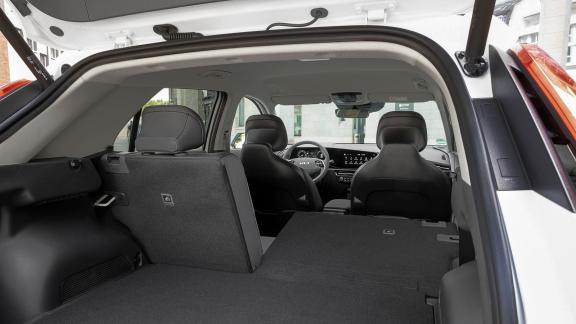 HANDOUT - Dank der drei Zentimeter mehr Radstand und den sieben Zentimetern mehr Länge ist im Kofferraum des Kia Niro EV nun Platz für bis zu 475 Liter Gepäck. Foto: Kia Motors Corporation/dpa-mag - ACHTUNG: Nur zur redaktionellen Verwendung im Zusammenhang mit dem genannten Text und nur bei vollständiger Nennung des vorstehenden Credits HANDOUT - Dank der drei Zentimeter mehr Radstand und den sieben Zentimetern mehr Länge ist im Kofferraum des Kia Niro EV nun Platz für bis zu 475 Liter Gepäck. Foto: Kia Motors Corporation/dpa-mag - ACHTUNG: Nur zur redaktionellen Verwendung im Zusammenhang mit dem genannten Text und nur bei vollständiger Nennung des vorstehenden Credits