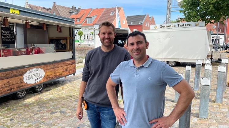 ANdre Cardell (links) und Alexander Müller haben die Food-Trucks für die Husumer Hafentage 2022 organisiert.