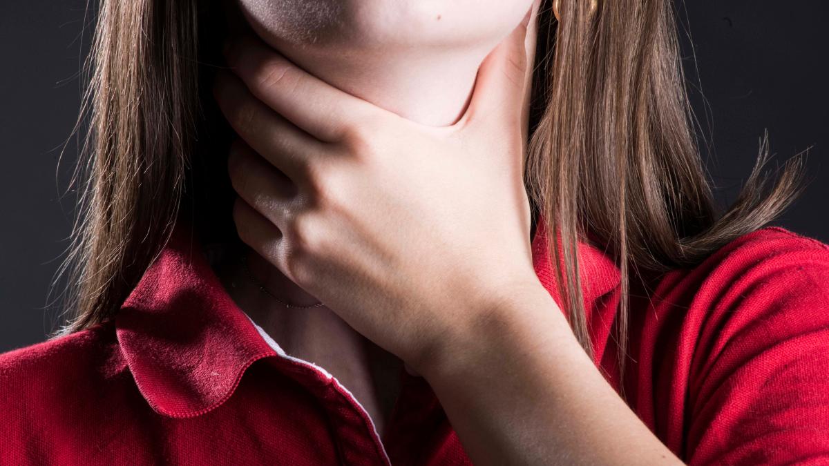 Halsschmerzen Symptome und Ursachen einer Seitenstrangangina NOZ