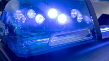 Blaulicht auf Streifenwagen - Vermisste Menschen in Niedersachsen