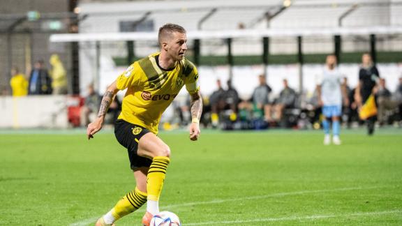 Marco Reus und Borussia Dortmund wollen die Bayern mal wieder ärgern. Foto: Matthias Balk/dpa - WICHTIGER HINWEIS: Gemäß den Vorgaben der DFL Deutsche Fußball Liga bzw. des DFB Deutscher Fußball-Bund ist es untersagt, in dem Stadion und/oder vom Spiel angefertigte Fotoaufnahmen in Form von Sequenzbildern und/oder videoähnlichen Fotostrecken zu verwerten bzw. verwerten zu lassen. Marco Reus und Borussia Dortmund wollen die Bayern mal wieder ärgern. Foto: Matthias Balk/dpa - WICHTIGER HINWEIS: Gemäß den Vorgaben der DFL Deutsche Fußball Liga bzw. des DFB Deutscher Fußball-Bund ist es untersagt, in dem Stadion und/oder vom Spiel angefertigte Fotoaufnahmen in Form von Sequenzbildern und/oder videoähnlichen Fotostrecken zu verwerten bzw. verwerten zu lassen.