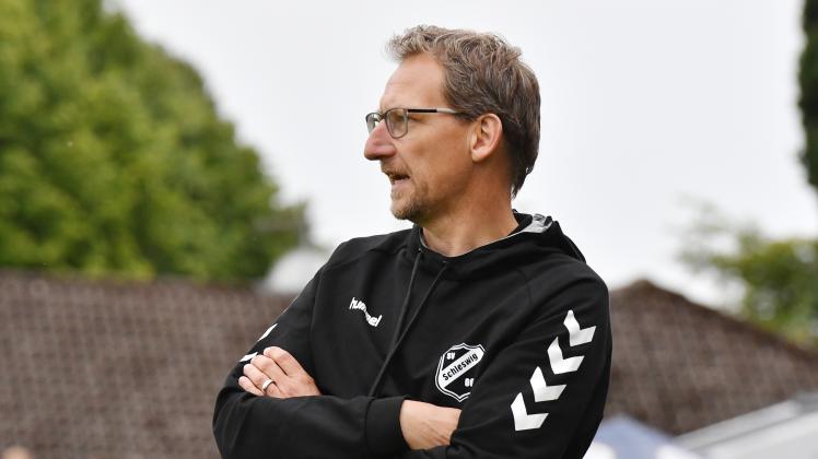 06-Trainer Jürgen Petersen.