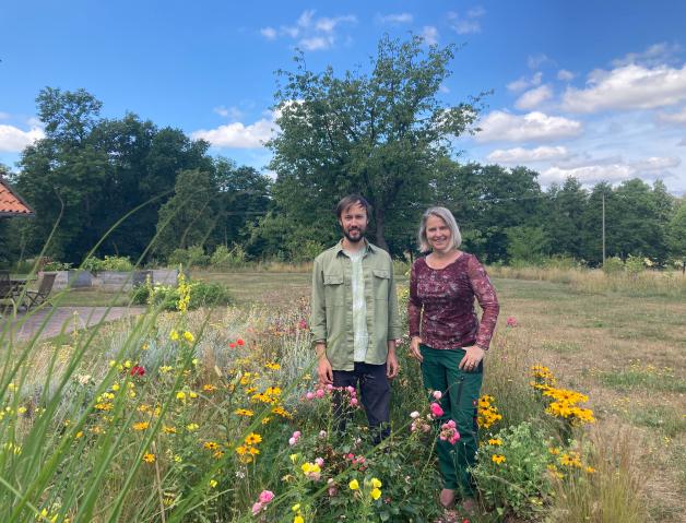 Bastian Rabeneck und Julia Kuhlmann sind die Gartenfreunde hinter dem Podcast Querbeet.