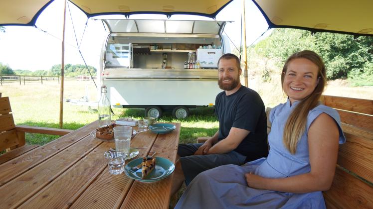 Sarah Elmer und Mirco Moser haben sich gut eingelebt in Vrees - und mittlerweile ihr eigenes Café eröffnet. 