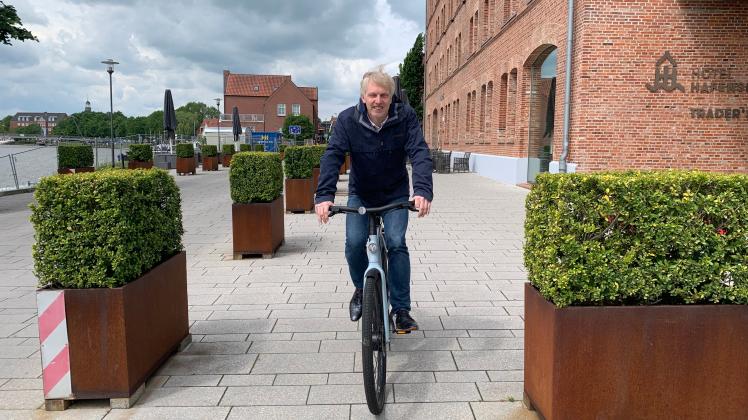 Ist meistens auf dem Fahrrad unterwegs: Stefan Störmer (54), Gymnasiallehrer aus Leer, steht an der Spitze von Niedersachsens größter Bildungsgewerkschaft.