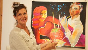 „Raumgreifend und stark“: Bettina Winkler-Marxen freut sich auf die Ausstellung der Bilder von Elvira Bach.
