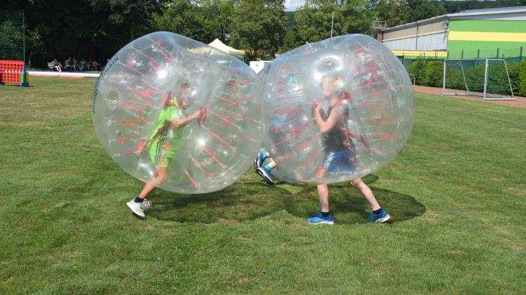 Der Bubble-Soccer war ein Highlight des Tages.