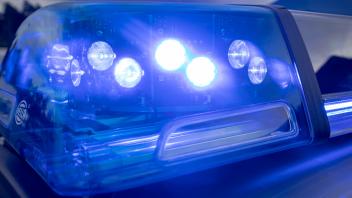 Blaulicht auf Streifenwagen - Vermisste Menschen in Niedersachsen