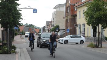Für Autos eignen sich Bersenbrücks Straßen gut, für Radler weniger, finden Matthias Wesselkamp und Beate Heuberger. Eine Initiative will das ändern.