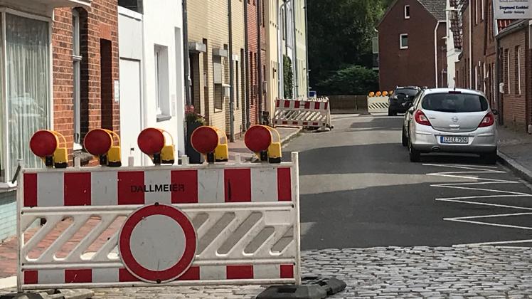 Nur Anlieger dürfen durch: Die Kleine Danneddelstraße ist seit Mittwoch abgesperrt.