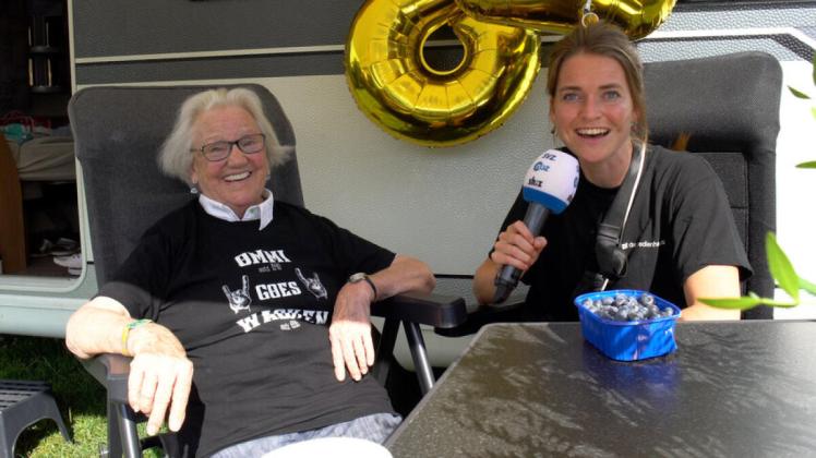 Renate Johannsen erfüllt sich an ihrem 82. Geburtstag den Traum von Wacken Unknown