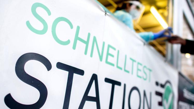ARCHIV - Die Gesundheitsämter in Deutschland melden dem RKI 59.506 Corona-Neuinfektionen. Foto: Hauke-Christian Dittrich/dpa