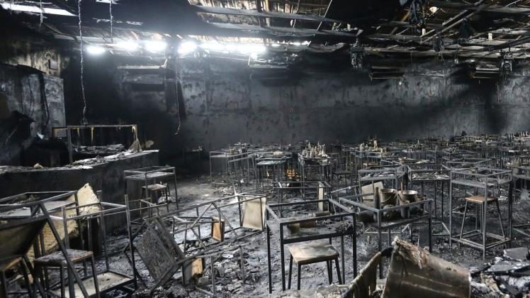 Blick in den Mountain B Pub nach einem verheerenden Brand mit mehreren Toten. Foto: Anuthep Cheysakron/AP/dpa