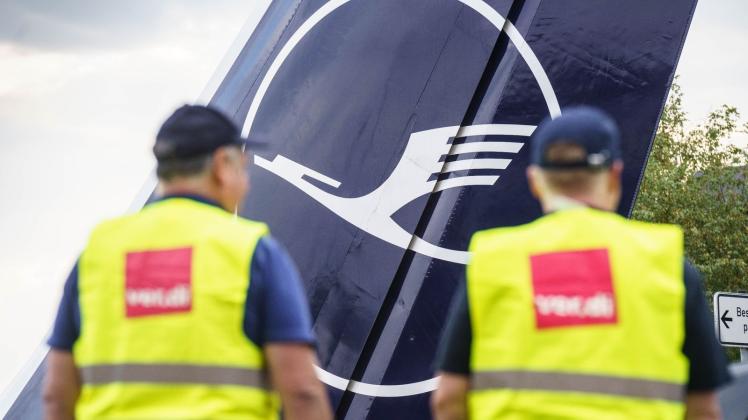 Das Bodenpersonal der Firma Lufthansa bekommt nun mehr Geld für seine Arbeit. Foto: Frank Rumpenhorst/dpa