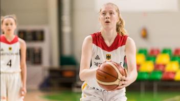 Die Osnabrücker Basketballerin Frieda Bühner in einem Spiel der deutschen U16-Nationalmannschaft bei der EM in Skopje