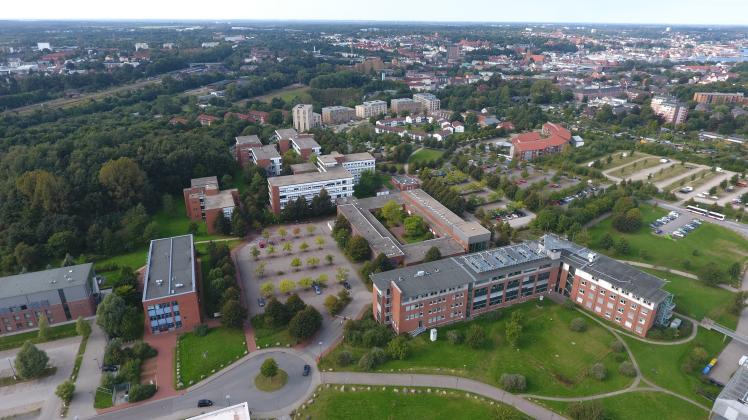 Der Campus in Flensburg: Hochschule und Universität liegen direkt nebeneinander – und entwickeln sich sehr unterschiedlich.