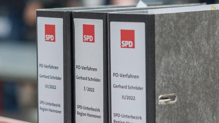 SPD verhandelt über Parteiausschluss von Schröder