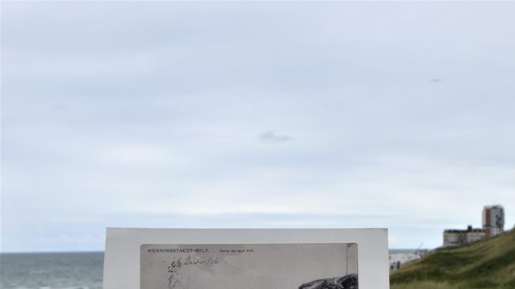 Die historische Postkarte zeigt ein Kliff auf Sylt. 