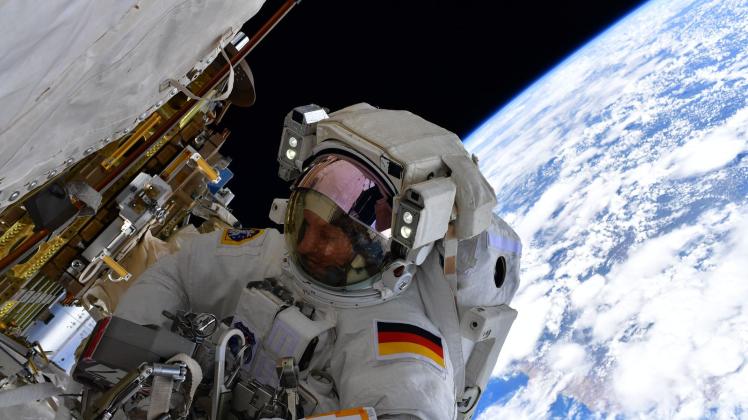 Der Astronaut Matthias Maurer glaubt an Außerirdische. Foto: -/NASA/ESA/dpa