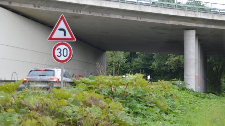 Darf Man In Einer Kurve Geblitzt Werden B76 in Schleswig: Darf hinter einem 30er-Schild geblitzt werden?