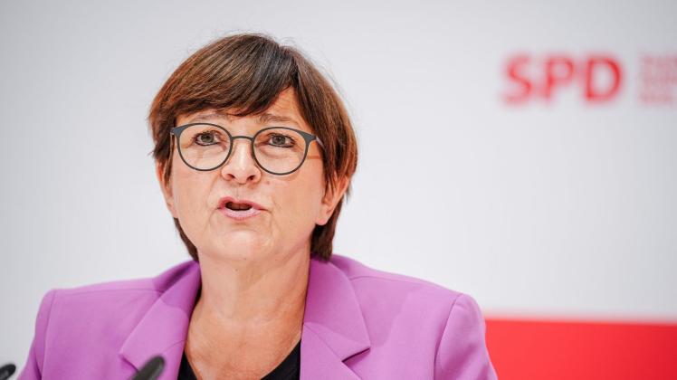 ARCHIV - Die SPD-Vorsitzende Saskia Esken erneuerte ihre Forderung nach einer Übergewinnsteuer. Foto: Kay Nietfeld/dpa