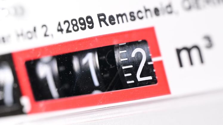 Die Anzeige einer Gasuhr in einem Privathaus. Foto: Bernd Weißbrod/dpa
