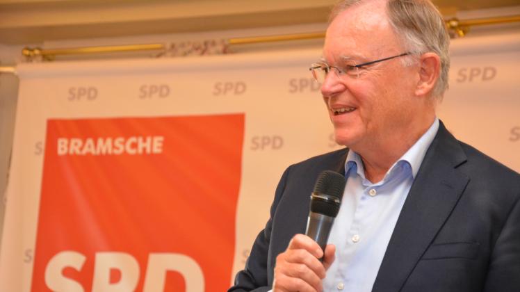 Mit einer schwungvollen Rede gratulierte Ministerpräsident Weil der Bramscher SPD zu ihrem 150-jährigen Bestehen.