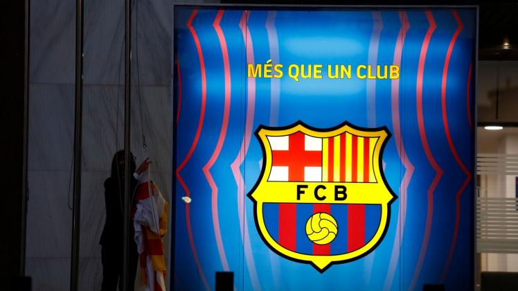 ARCHIV - Der FC Barcelona muss eventuell noch mehr Clubrechte veräußern. Foto: Joan Monfort/AP/dpa
