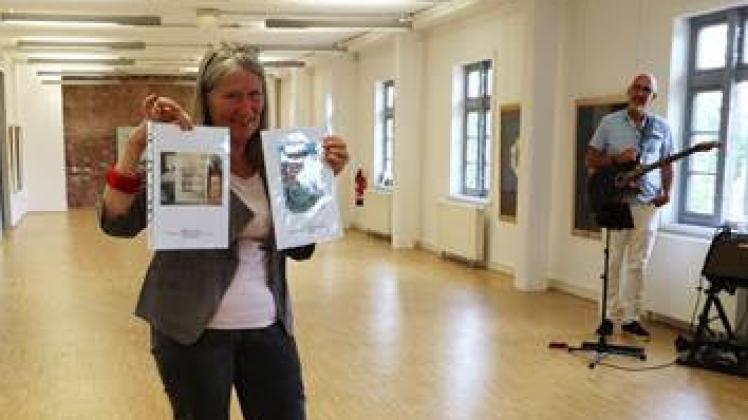 Noch läuft die Ausstellung auf der Burg Neustadt-Glewe, die Werke von Karin Marie Wach zeigt.