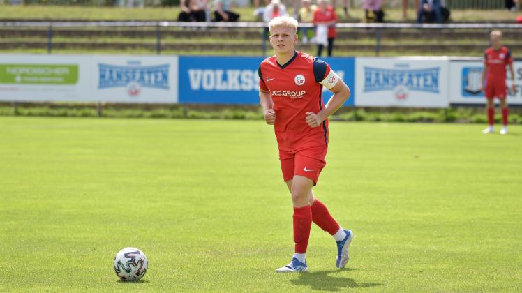 Außenverteidiger Milosz Brzozowski feierte mit der U 19 des FC Hansa Rostock am Sonnabend eine gelungene Generalprobe beim 4:1-Erfolg gegen Pogon Stettin.