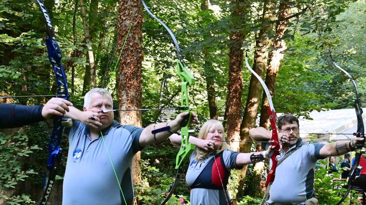 Die Landesmeisterschaft 2022 im Schlutter in Bildern Foto Rolf Tobis
6.8.2022
Feldbogen Bogensport
vl
Sascha Allhorn
Jens Liebich
Conny Siebert
Jens Siebert
Rainer Bettermann