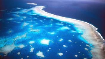 HANDOUT - Das Great Barrier Reef ist sogar aus dem Weltraum zu sehen. Foto: -/Great Barrier Reef Marine Park Authority/dpa