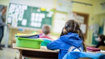 Die Grundschule am Bullerdiek nimmt seit zwei Jahren an dem landesweiten Integrationsprojekt „Rucksack Schule“ teil. Jetzt soll eine weitere Gruppe für ukrainische Kinder eingerichtet werden.