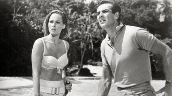 Sean Connery, Ursula Andress Dr. No 1961 United Artists PUBLICATIONxINxGERxSUIxAUTxONLY 30928_638