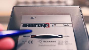 ARCHIV - Die Preise für Strom steigen auch in Großbritannien enorm. Foto: Uli Deck/dpa