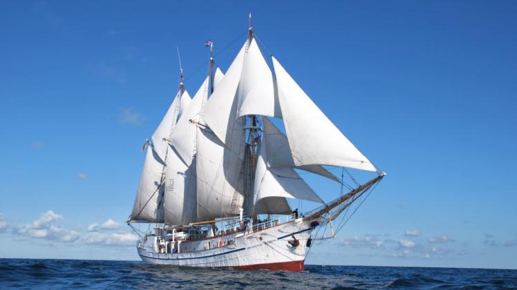  Die „Großherzogin Elisabeth“ steuert Rostock zur Hanse Sail an.