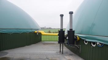Strom und Wärme produzieren modee Biogasanlagen. In Holtsee betreibt Jens Joost aus Dörphof eine Anlage. Die Gemeindevertretung Holtsee prüft derzeit Fördermöglichkeiten für ein örtlichen Nahwärmenetz. Eine Bürgerbefragung soll Antworten liefern.