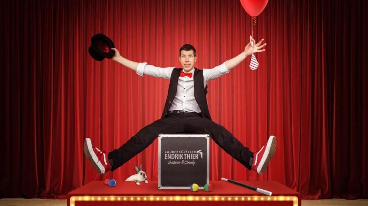 Der Zauberer Endrik Thier bietet am Donnerstag in Spelle eine Zaubershow zum Mitmachen.