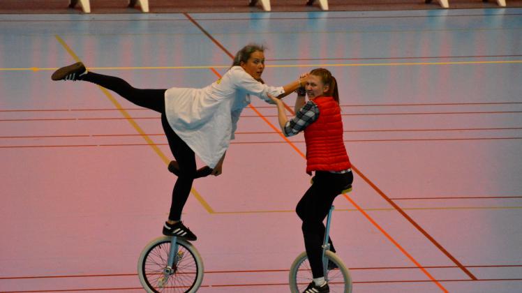 Nina Beckmann und Karoline Voß bei der Einrad-WM
