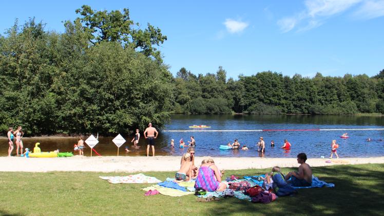 Bei Familien ist der Badesee am Campingplatz ein beliebter Anlaufpunkt zur Abkühlung an heißen Sommertagen.